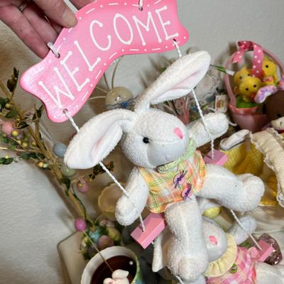 Lot 16 Large Easter decor lot