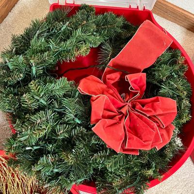 Lot 19 3 Wreathes in totes