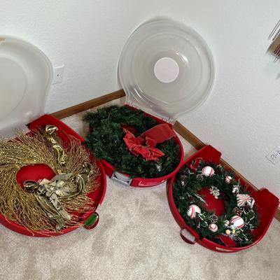 Lot 19 3 Wreathes in totes