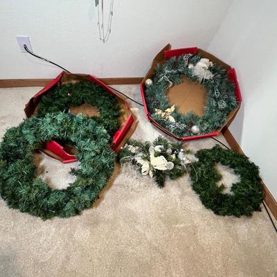 Lot 21 Lot of wreathes