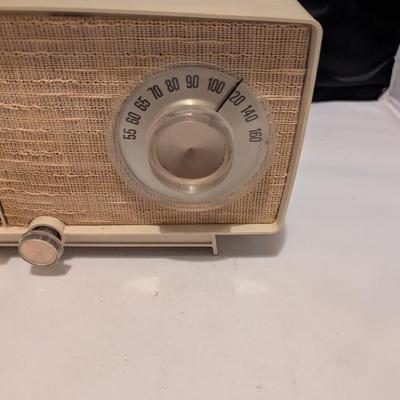 Linen Ivory 1960's General Electric Vacuum Tube Radio (B)