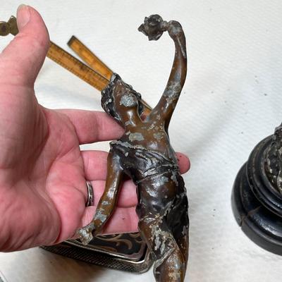 Lot 25 Assortment of items