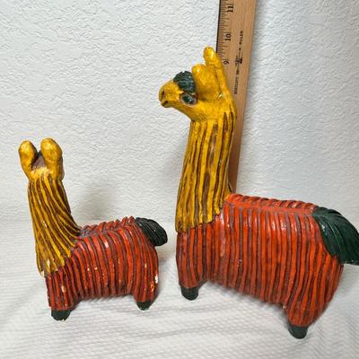 Lot 27 Alpaca figures