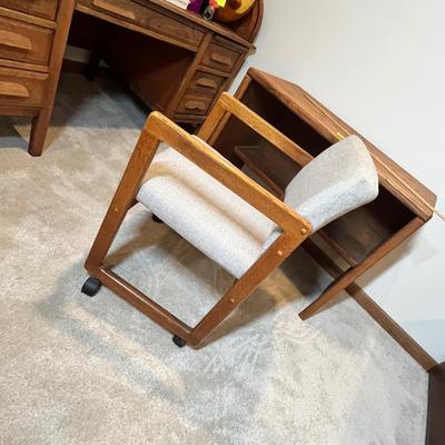 Lot 37 Vintage 80s Desk