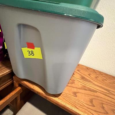 Lot 38 Tub of nativity sets