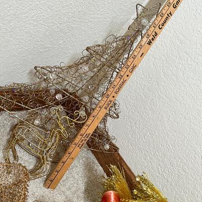 Lot 39 Gold Wire Decor
