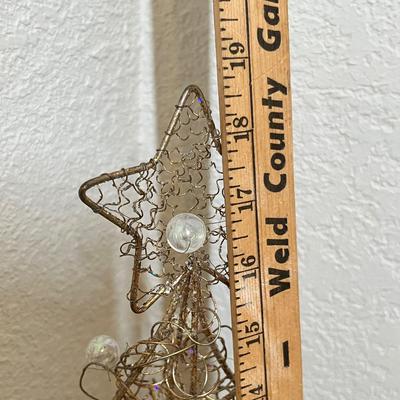 Lot 39 Gold Wire Decor