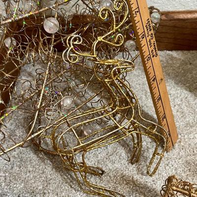 Lot 39 Gold Wire Decor