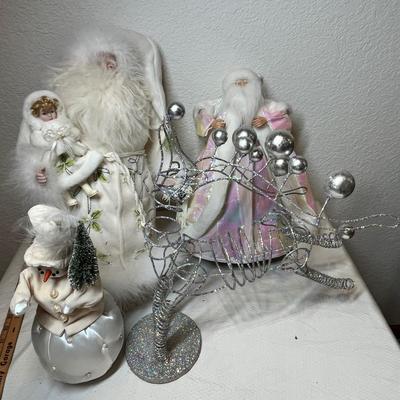 Lot 41 White Santas