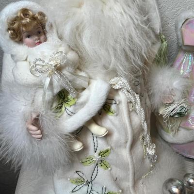 Lot 41 White Santas