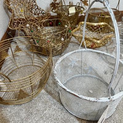 Lot 42 Christmas baskets & glassware