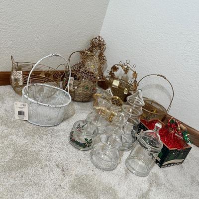 Lot 42 Christmas baskets & glassware