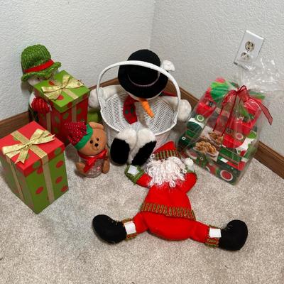 Lot 43 Christmas Decor Giftware