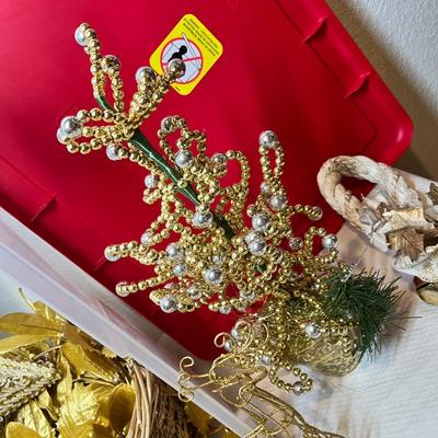 Lot 44 Tub of Silver & Gold Decor