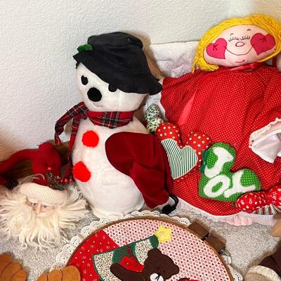 Lot 45 Tub of Plushies