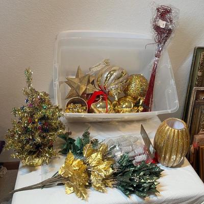 Lot 46 Tub of Gold Decor