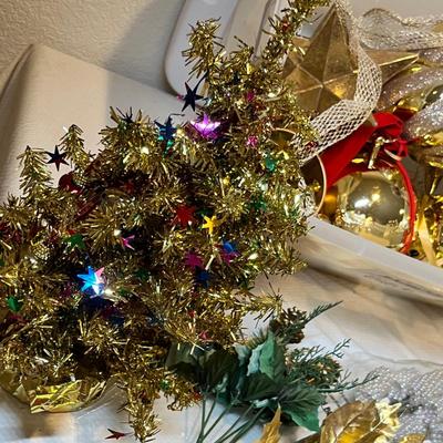 Lot 46 Tub of Gold Decor