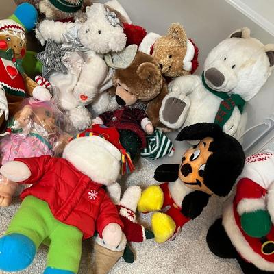 Lot 48 Tub of plushies