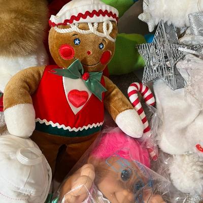 Lot 48 Tub of plushies