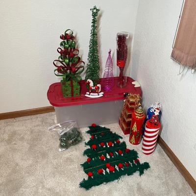 Lot 50 Large tub of Tree decor