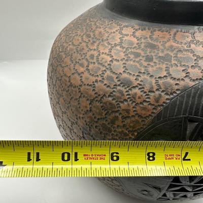 Sale Photo Thumbnail #91: Etched art vase