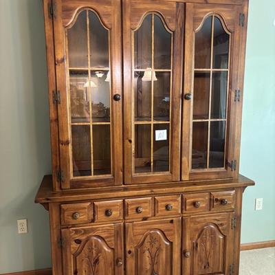 Broyhill China Cabinet