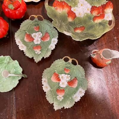 K1232 Large LOT of Royal Bayreuth & More!!