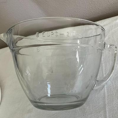 Pampered Chef Glass Measuring containers, up to 8 cups