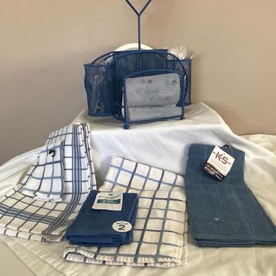 Blue Picnic Caddy w/NEW towels/dish cloths