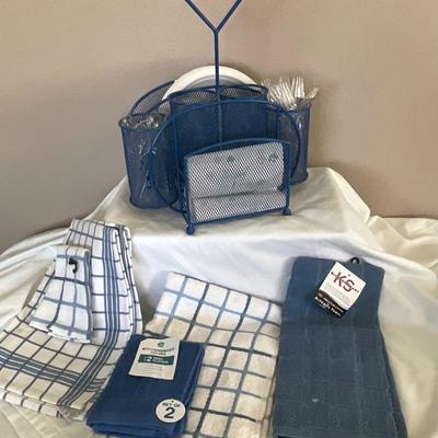 Blue Picnic Caddy w/NEW towels/dish cloths