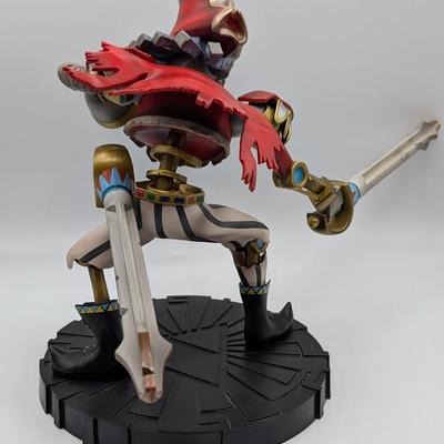 LOT 106: Legend Of Zelda Skyward Sword-Servo Action Figure, Halo Infinite Master Chief With Grappleshot Statue, Master Chief With Rifle...