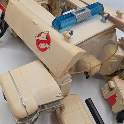 LOT 107: Hasbro Transformers Generations Legacy Series Action Figures, Siege Skytread, Nightprowler, Ramjet, The Real Ghostbusters &...