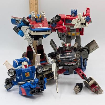 LOT 109: Hasbro Transformers, Golden Lagoon, Siege Sg-13 & More Transformer Action Figures/Robots.