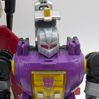 LOT 109: Hasbro Transformers, Golden Lagoon, Siege Sg-13 & More Transformer Action Figures/Robots.