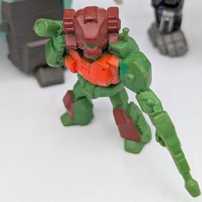 LOT 109: Hasbro Transformers, Golden Lagoon, Siege Sg-13 & More Transformer Action Figures/Robots.