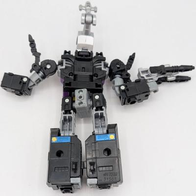 LOT 109: Hasbro Transformers, Golden Lagoon, Siege Sg-13 & More Transformer Action Figures/Robots.