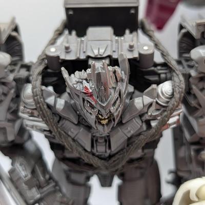 LOT 109: Hasbro Transformers, Golden Lagoon, Siege Sg-13 & More Transformer Action Figures/Robots.