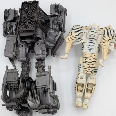 LOT 109: Hasbro Transformers, Golden Lagoon, Siege Sg-13 & More Transformer Action Figures/Robots.