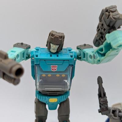 LOT 109: Hasbro Transformers, Golden Lagoon, Siege Sg-13 & More Transformer Action Figures/Robots.