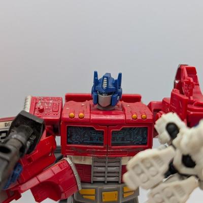 LOT 109: Hasbro Transformers, Golden Lagoon, Siege Sg-13 & More Transformer Action Figures/Robots.