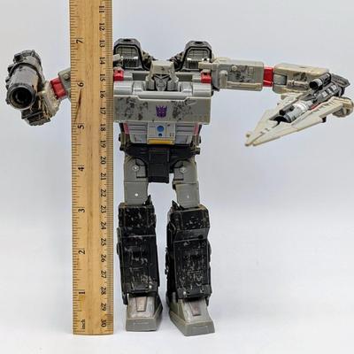 LOT 109: Hasbro Transformers, Golden Lagoon, Siege Sg-13 & More Transformer Action Figures/Robots.