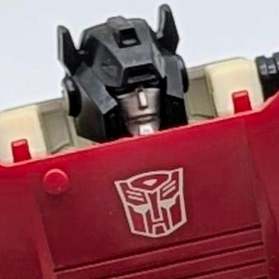 LOT 109: Hasbro Transformers, Golden Lagoon, Siege Sg-13 & More Transformer Action Figures/Robots.