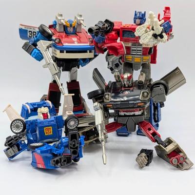 LOT 109: Hasbro Transformers, Golden Lagoon, Siege Sg-13 & More Transformer Action Figures/Robots.