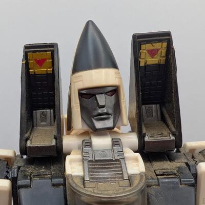 LOT 109: Hasbro Transformers, Golden Lagoon, Siege Sg-13 & More Transformer Action Figures/Robots.
