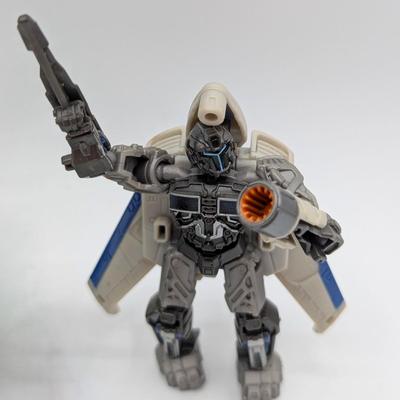 LOT 109: Hasbro Transformers, Golden Lagoon, Siege Sg-13 & More Transformer Action Figures/Robots.