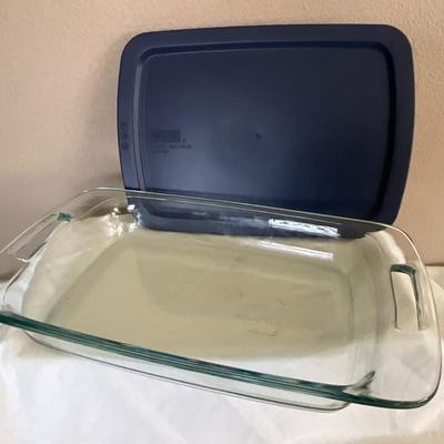 New Pyrex Glass 9x13 pan w/blue cover