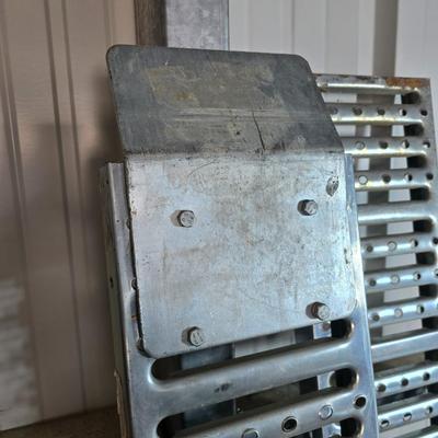 Nice pair of Heavy-Duty Aluminum Loading Ramps