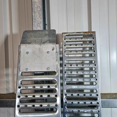 Nice pair of Heavy-Duty Aluminum Loading Ramps