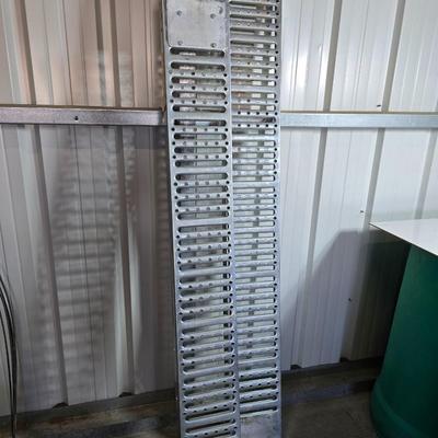 Nice pair of Heavy-Duty Aluminum Loading Ramps