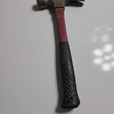 Basic Hand Tool Lot – 4 Pieces Hacksaw - Hammer - Tape measure and wire brush